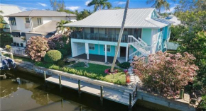 Green Turtle Boathouse HOT TUB view of the canal